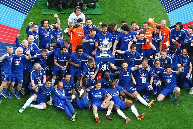 صفقات تشيلسي الضخمة وانتقادات جيمي كاراغر في الدوري الإنجليزي