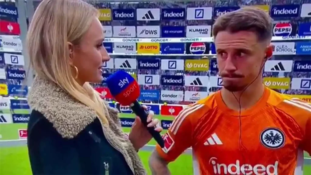 لقطة غير متوقعة.. لاعب بريمن يضع مذيعة "سكاي" في مأزق مباشر